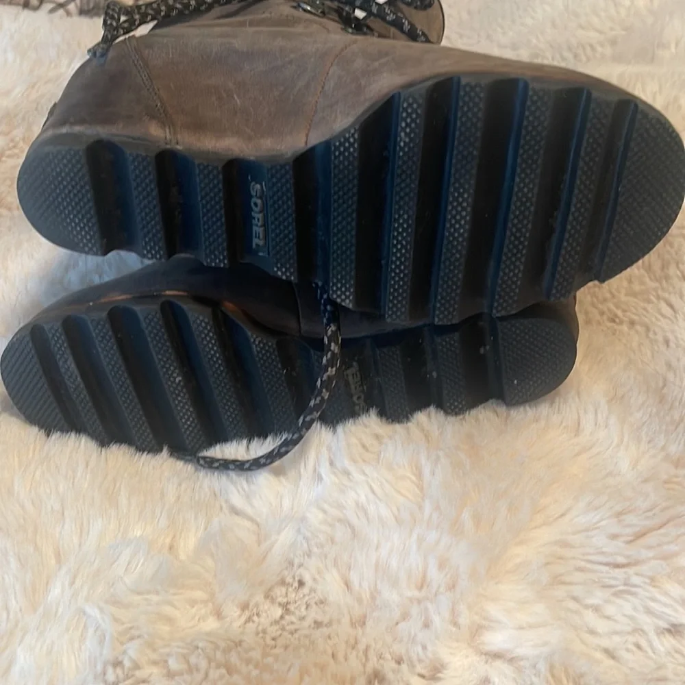 Gray Sorel Boots - Picture 2 of 7
